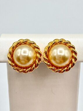 Vintage KJL Kenneth Jay Lane Faux Pearl Cabochon Stud Earrings Classic Timeless